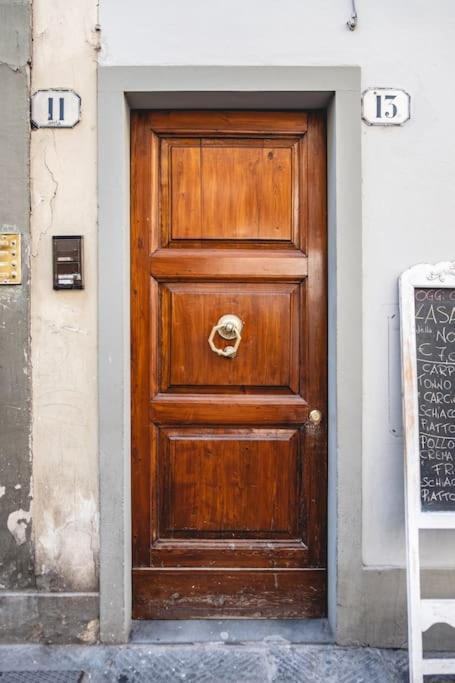 Classic Florentine Flat Near Piazza Santa Croce